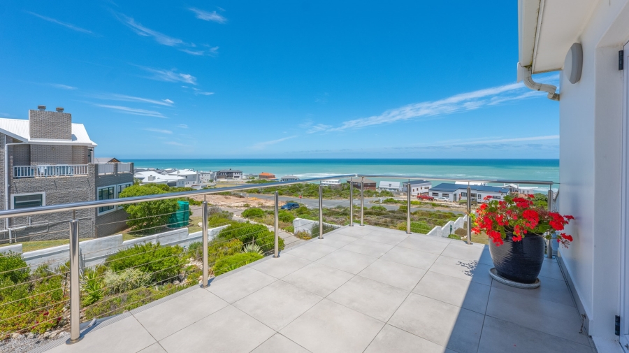 4 Bedroom Property for Sale in Oceanview Heights Western Cape